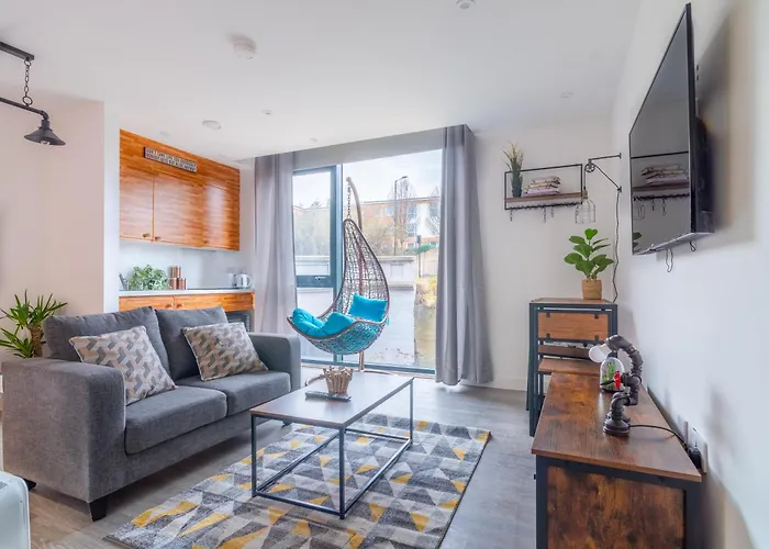 Sheffield City Apartment - Modern & Cozy